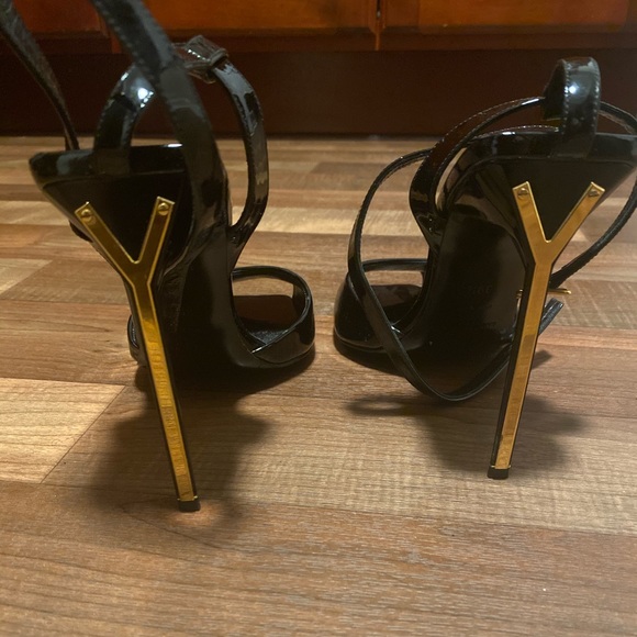 ****GENTLY USED Patent Leather Edie Heeled Sandals - Picture 3 of 8